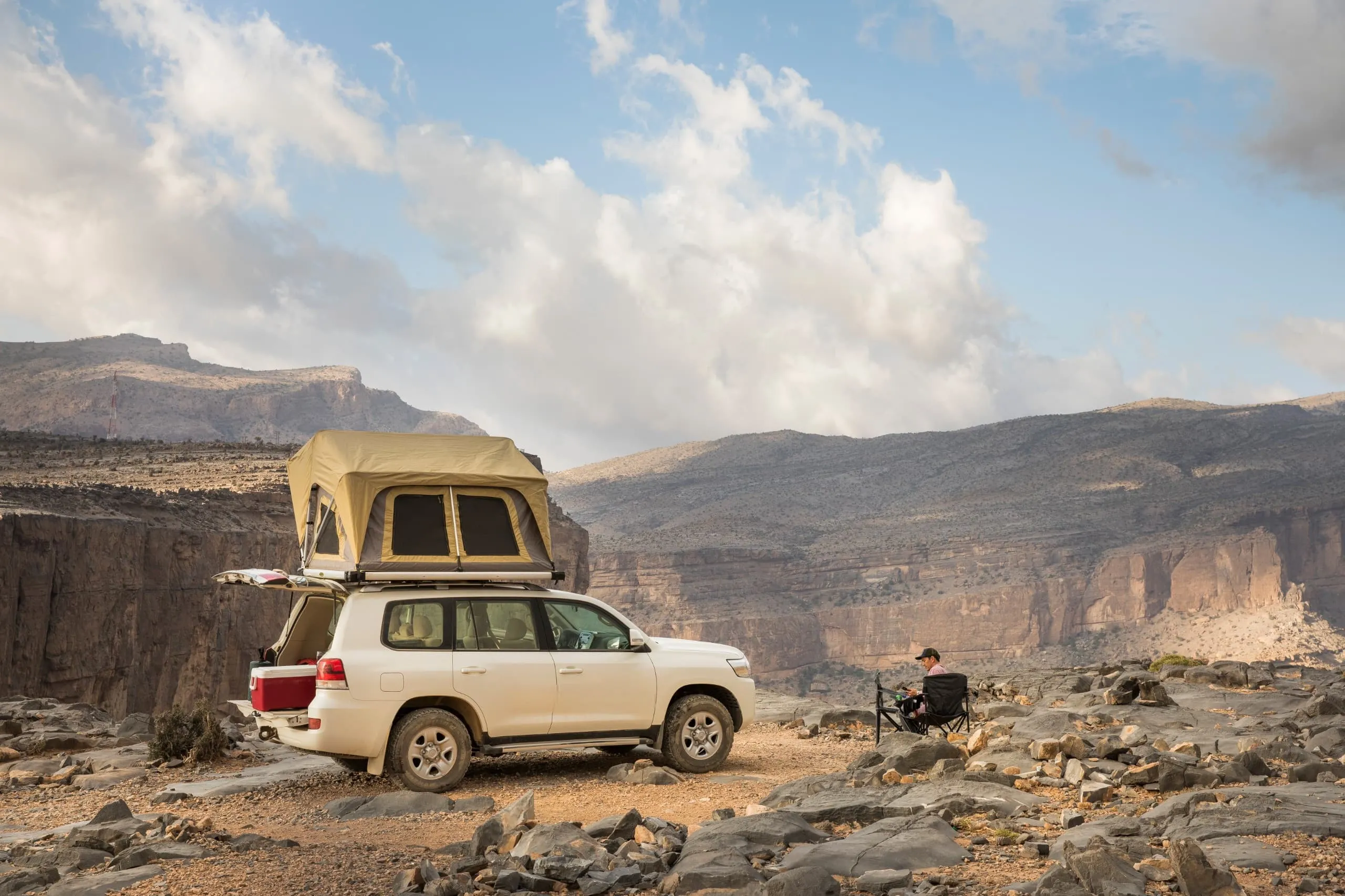 Landcruiser met daktent in bergen Oman